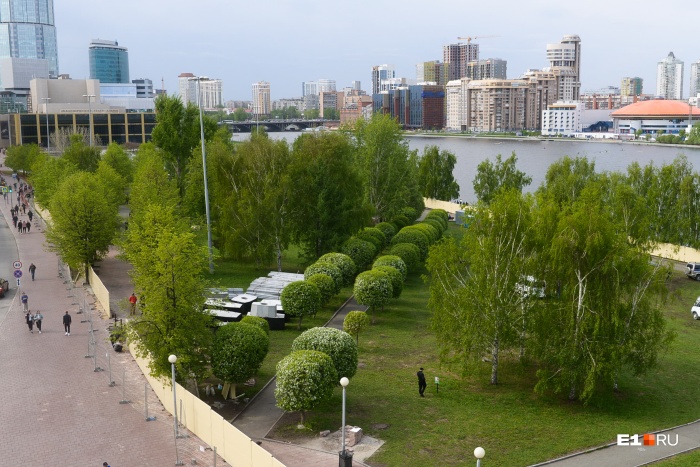 Картинки по запросу сквер рядом с театром драмы