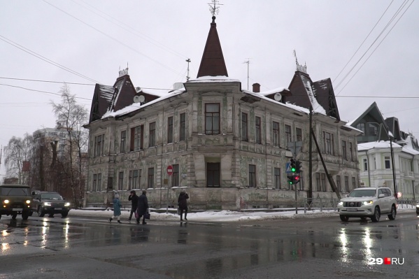Дом купца Калинина построен в начале ХХ века Дом купца Калинина построен в начале ХХ века