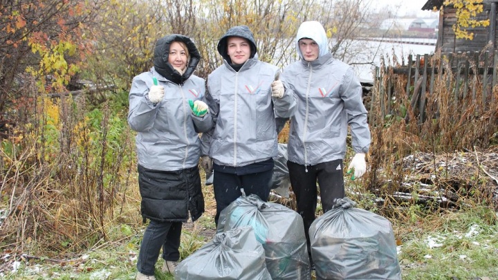 «Попиарились и уехали»: почему в Исакогорке бросили мусор, который собрали волонтеры ОНФ