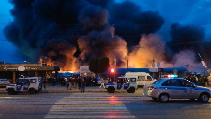 Из-за пожара на центральной ярмарке в Магнитогорске «прогорели» 100 предпринимателей