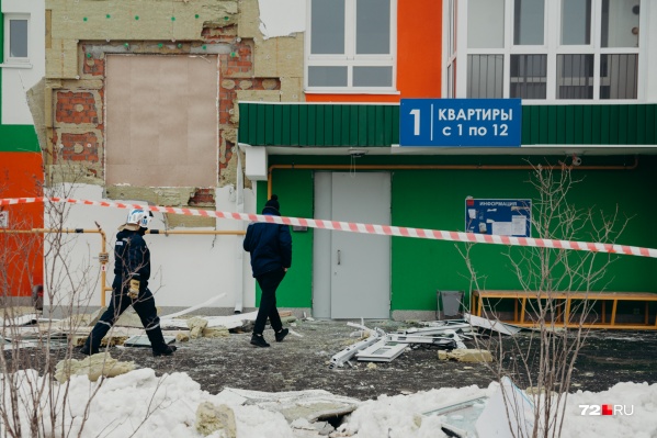 На сегодняшний момент трагедия унесла жизни двух человек На сегодняшний момент трагедия унесла жизни двух человек