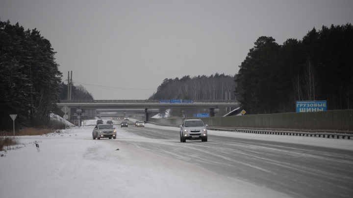Свердловские дорожники предупредили водителей о сильном снегопаде