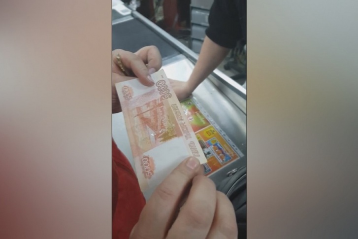 Уфимец утверждает, что купюра поддельная Уфимец утверждает, что купюра поддельная