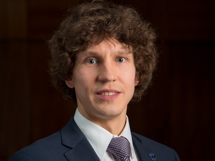 Сергей Звонарев, директор Школы магистратуры Уральского гуманитарного института УрФУ Сергей Звонарев, директор Школы магистратуры Уральского гуманитарного института УрФУ