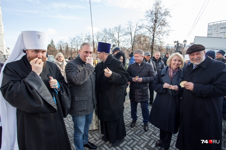 Вип-гости праздника получили и хлеба, и зрелищ Вип-гости праздника получили и хлеба, и зрелищ