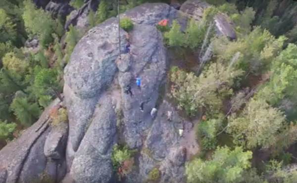 «Это другие "Столбы"»: красноярцы показали с высоты дикие скалы закрытой территории заповедника