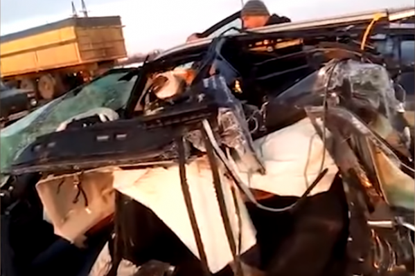 Автомобиль полностью разбит Автомобиль полностью разбит