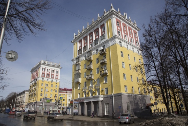 Крупные агентства производят постоянный набор, обучают и стажируют Крупные агентства производят постоянный набор, обучают и стажируют