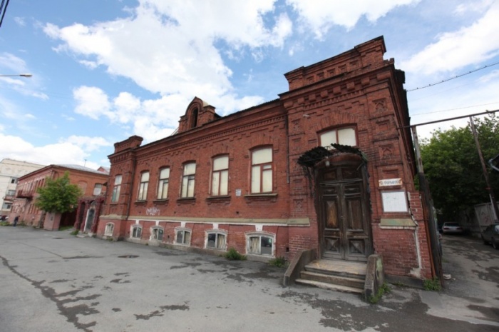Дом пытаются продать с 2017 года Дом пытаются продать с 2017 года