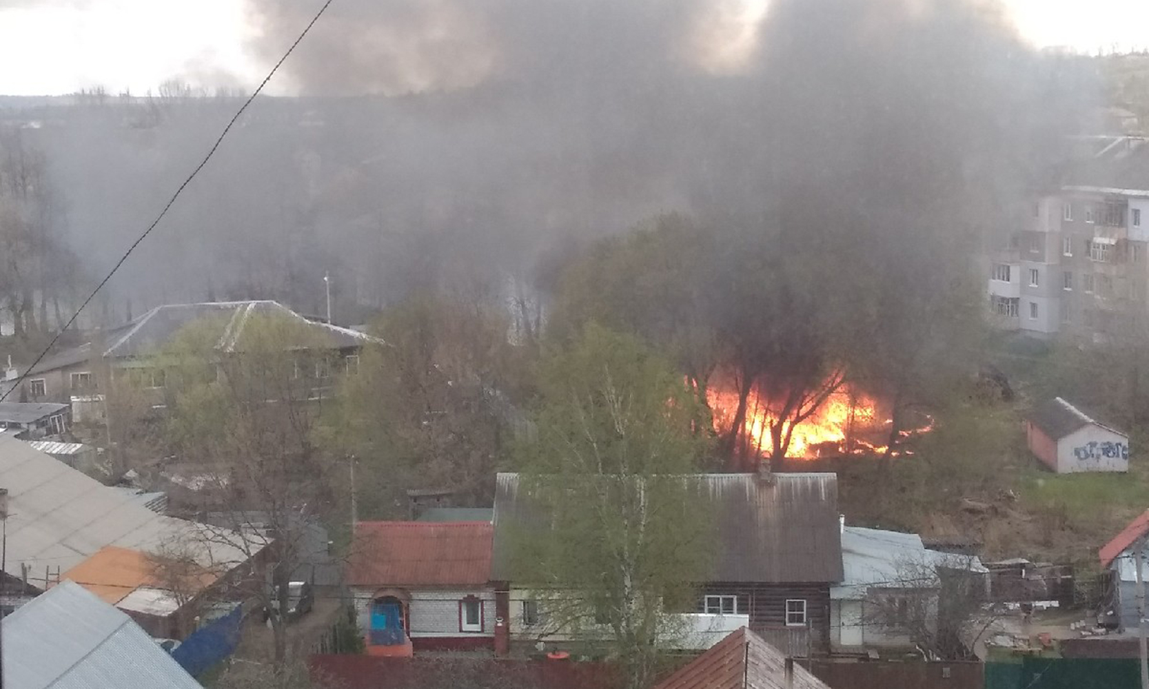 «Гарью пахло даже в домах на Суздальской»: столб чёрного дыма поднялся над Новосёлками
