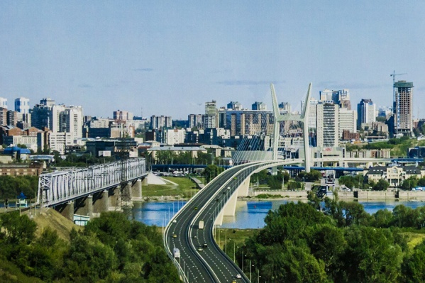Эскиз четвёртого моста с огромным пилоном в виде буквы «Н» Эскиз четвёртого моста с огромным пилоном в виде буквы «Н»