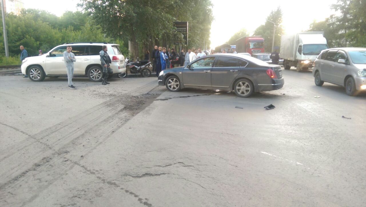 По словам очевидцев, мотоциклист погиб мгновенно По словам очевидцев, мотоциклист погиб мгновенно