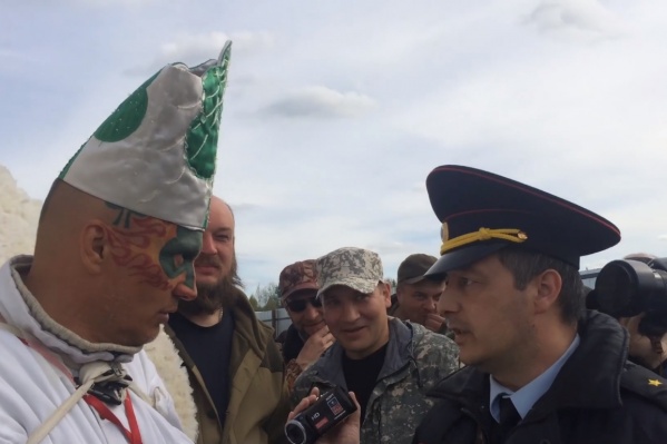 На минувших выходных Древарх снова приехал на Шиес, где вместе с активистами демонтировал на стройке забор. Это не понравилось полиции На минувших выходных Древарх снова приехал на Шиес, где вместе с активистами демонтировал на стройке забор. Это не понравилось полиции