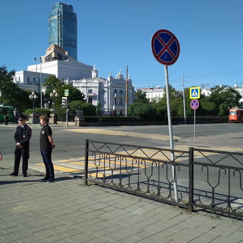 Пожалел птиц, покормил малыша и заставил горожан визжать от восторга: день Путина в Екатеринбурге
