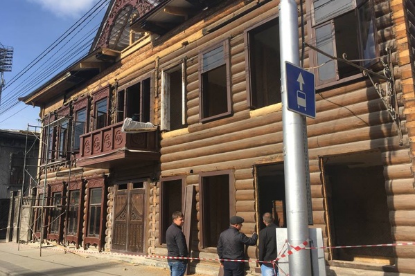 Так здание выглядит сейчас, когда в нём уже начали устанавливать окна и двери Так здание выглядит сейчас, когда в нём уже начали устанавливать окна и двери