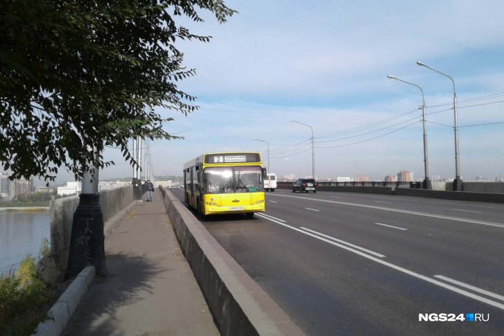 Обстановка на мосту в 11 утра свободная Обстановка на мосту в 11 утра свободная