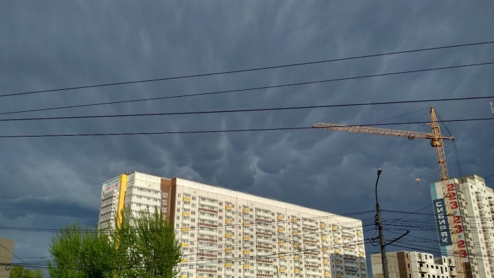 Редкие вымеобразные облака наблюдали в небе над Красноярском