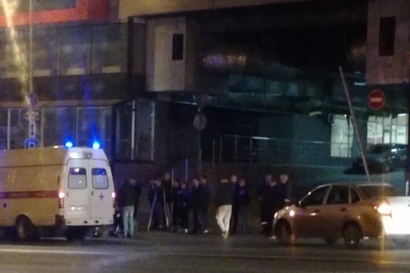 Девушке понадобилась помощь медиков Девушке понадобилась помощь медиков