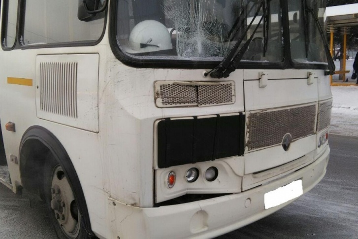 Пешеход попал под колёса автобуса, перевозившего сотрудников завода Пешеход попал под колёса автобуса, перевозившего сотрудников завода