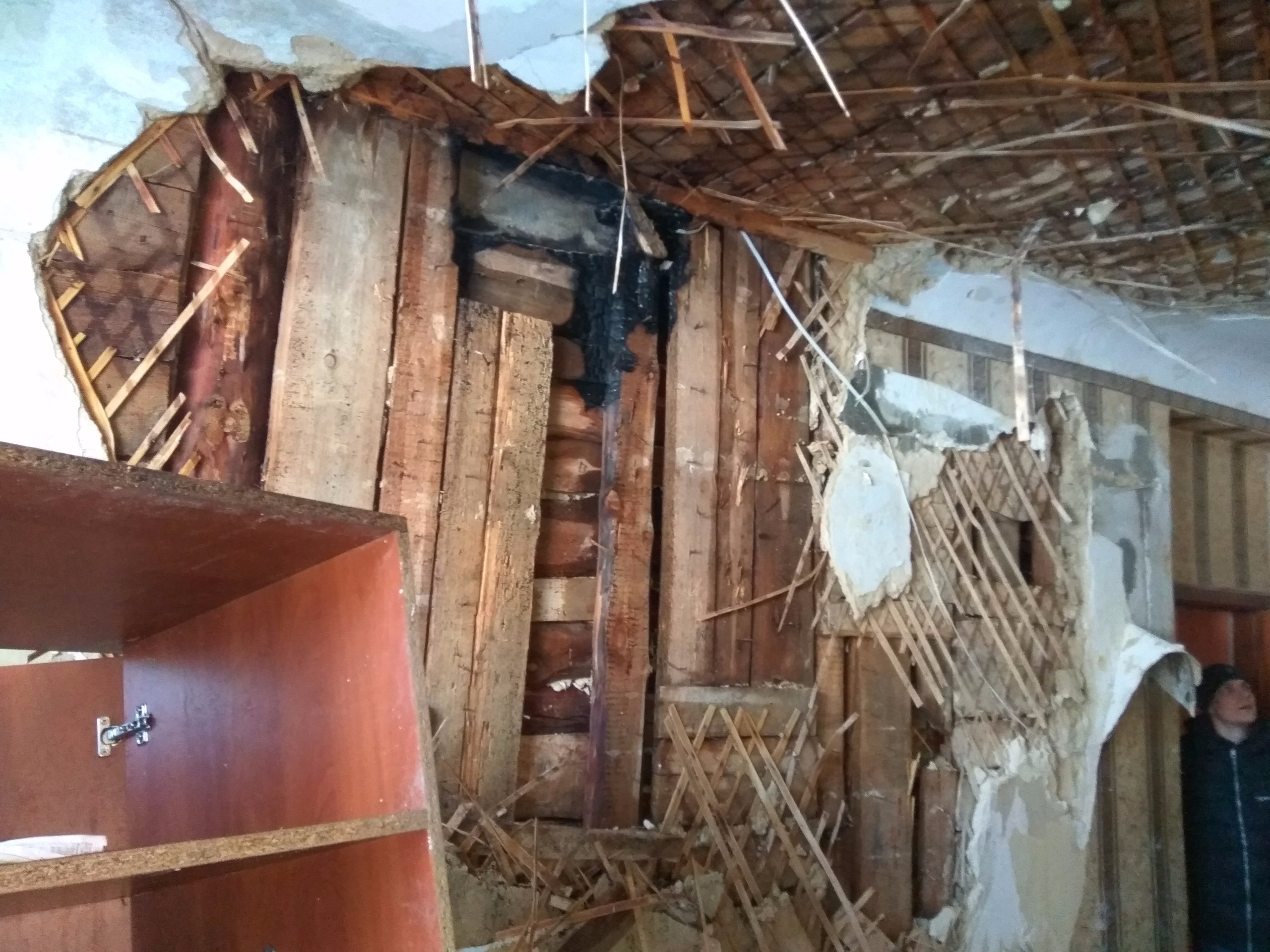 «Пришлось менять каждую мелочь»: жители выгоревшего дома в Волгограде заплатили за ремонт квартир
