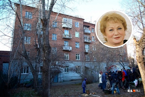 Светлана Учайкина встретилась с жителями дома, который хотят снести Светлана Учайкина встретилась с жителями дома, который хотят снести