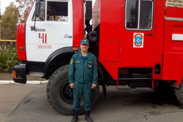 Андрея Новоселова во время спасения девочки подстраховали двое очевидцев Андрея Новоселова во время спасения девочки подстраховали двое очевидцев 