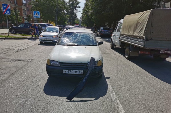 Детей с места аварии увезли в больницу с многочисленными травмами Детей с места аварии увезли в больницу с многочисленными травмами