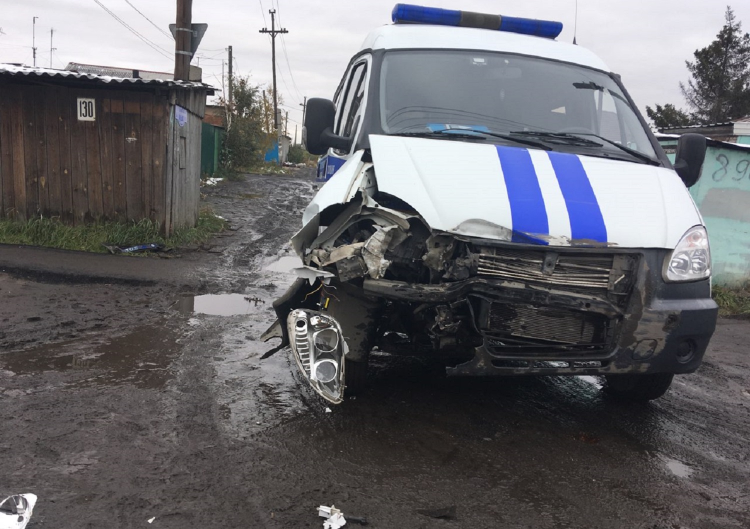 Полиция разбилась. Разбитые автомобили полиции России. Разбитая Полицейская машина.