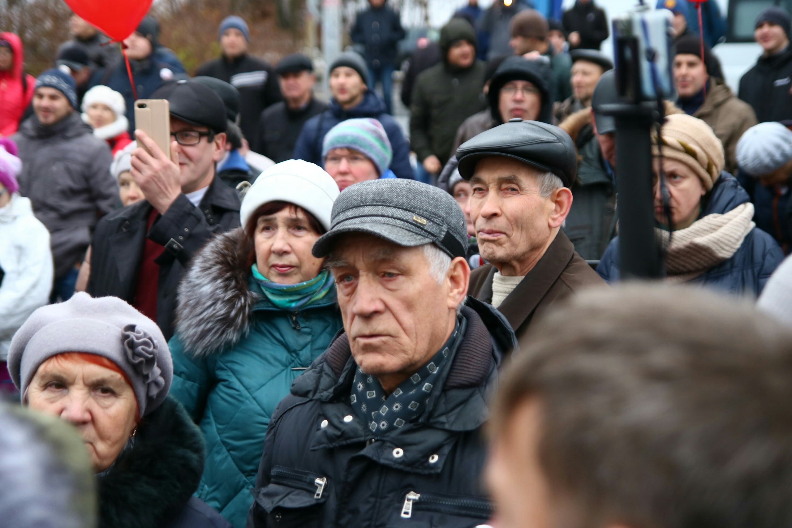 Если обычно на митингах больше молодежи, то в этот раз всё было иначе Если обычно на митингах больше молодежи, то в этот раз всё было иначе