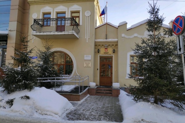 Вокруг трёх зданий в центре Омска появится охранная зона. По случайному совпадению, в центре этой зоны окажется здание президентской приёмной Вокруг трёх зданий в центре Омска появится охранная зона. По случайному совпадению, в центре этой зоны окажется здание президентской приёмной