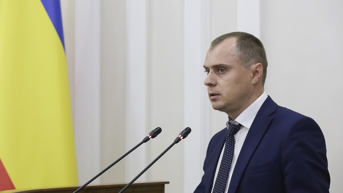 Суровый мужчина. Как думаете, кто это?