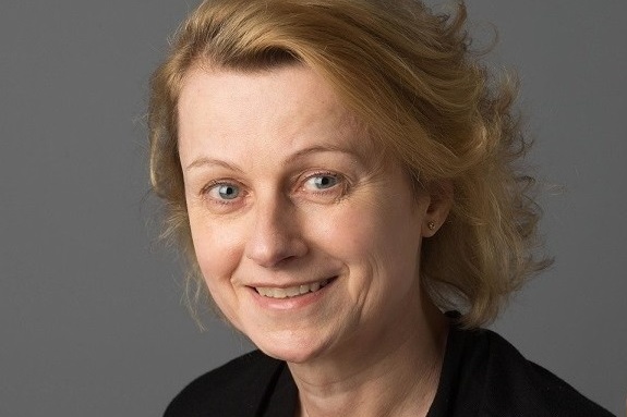 Статью написала журналист, которая некоторое время жила и работала в России Статью написала журналист, которая некоторое время жила и работала в России