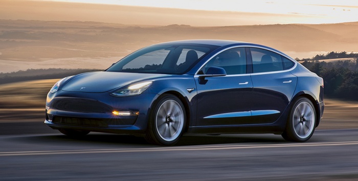 Названы российские цены «дешёвой» Tesla Model 3