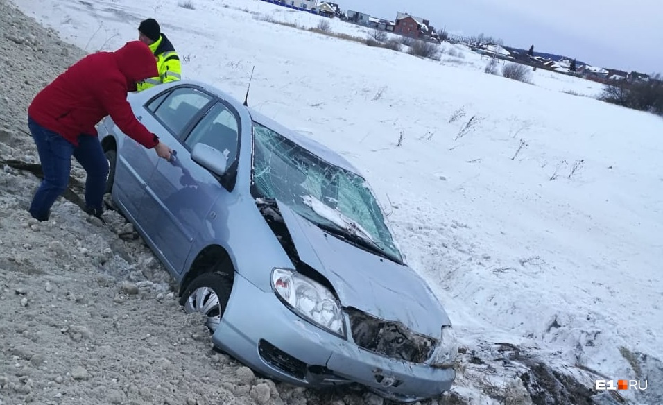 В таком состоянии автомобиль был после переворота. Везти в Екатеринбург его пришлось на эвакуаторе В таком состоянии автомобиль был после переворота. Везти в Екатеринбург его пришлось на эвакуаторе