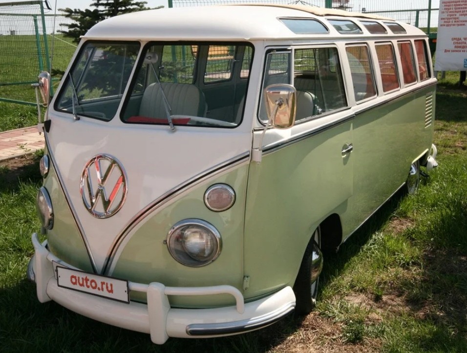Хиппимобиль Volkswagen T1 был одним из первых минивэнов для массового потребителя Хиппимобиль Volkswagen T1 был одним из первых минивэнов для массового потребителя