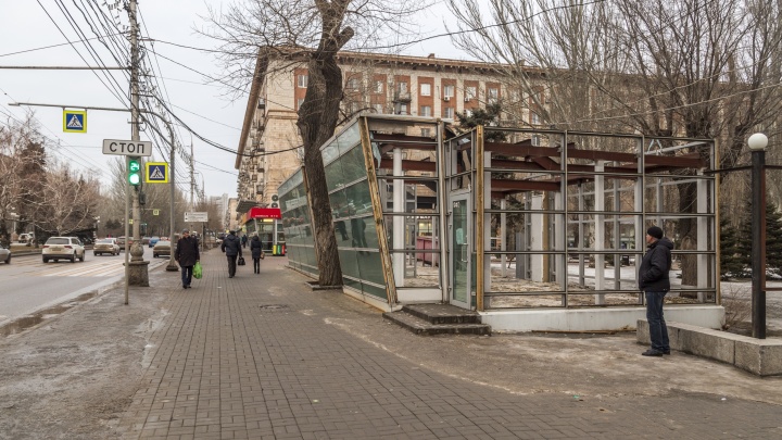 Больше не встретимся «на квадрате»: в центре Волгограда убирают символы эпохи