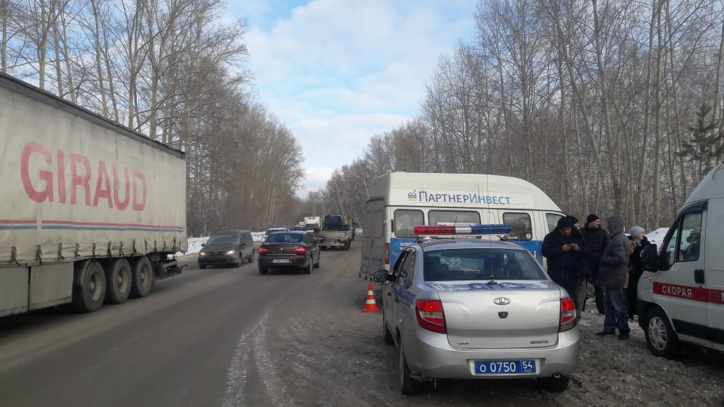 Одна из маршруток выехала на встречку Одна из маршруток выехала на встречку