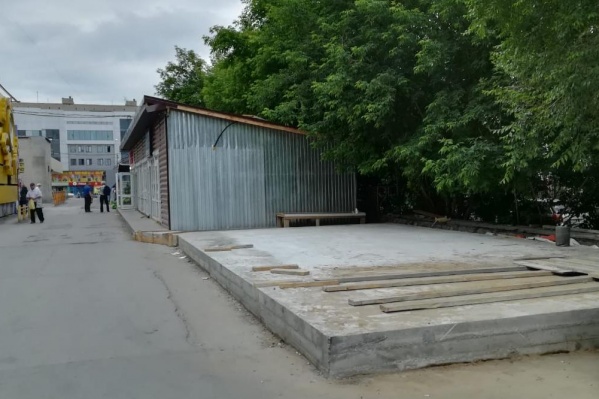 Жильцы оставили несколько обращений по поводу стройки и получили ответы, что она незаконна Жильцы оставили несколько обращений по поводу стройки и получили ответы, что она незаконна