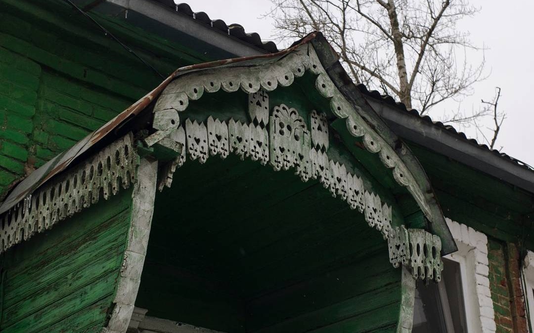Вот такой симпатичный козырек. Попытайтесь по нему определить город?