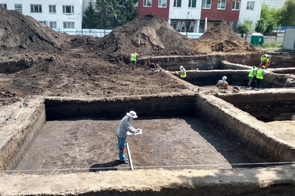За несколько месяцев работы на территории возле Фрунзенского моста археологи нашли много всего интересного За несколько месяцев работы на территории возле Фрунзенского моста археологи нашли много всего интересного