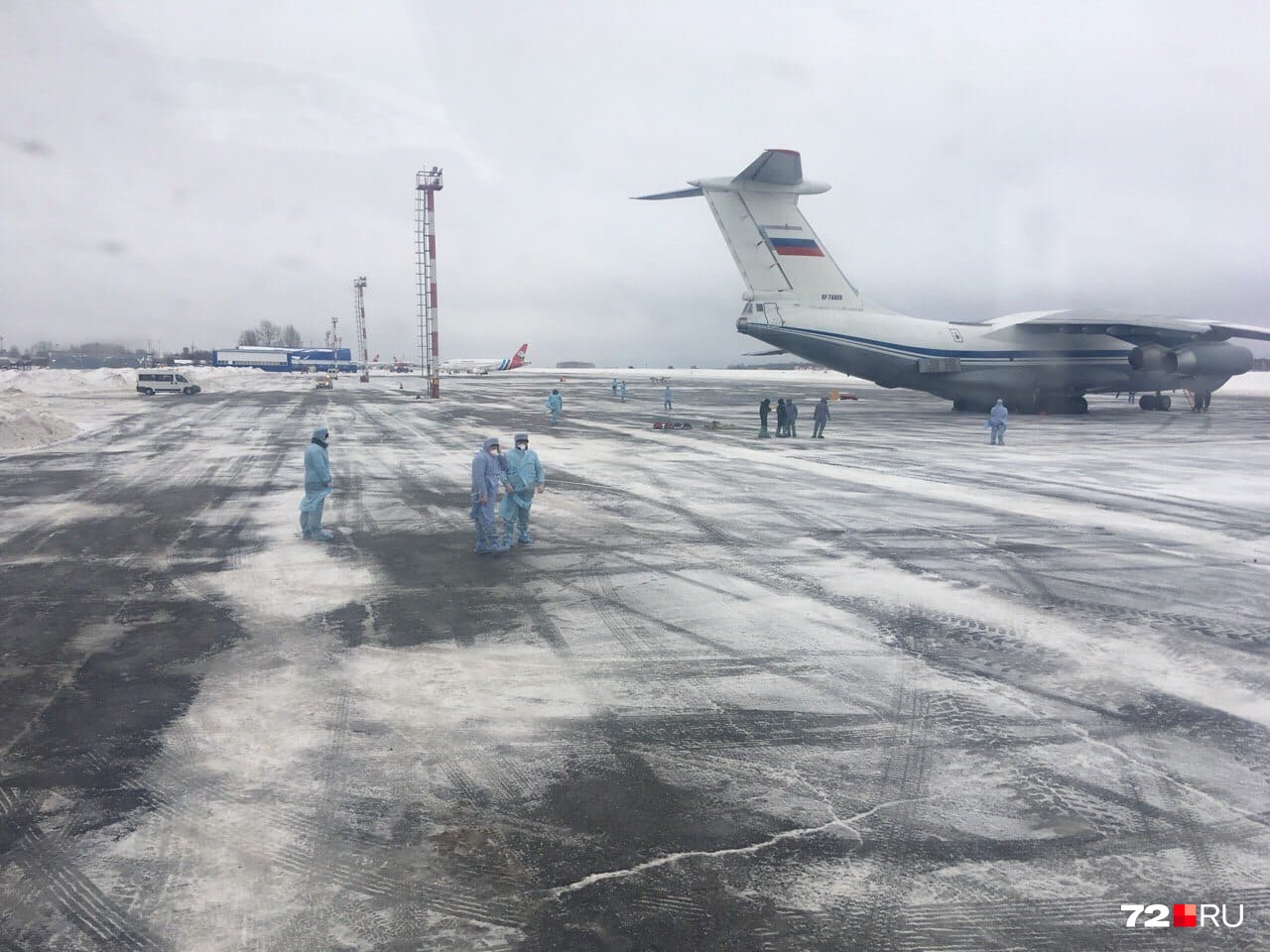 Специалисты таможенной службы и пограничники уже сменили друг друга Специалисты таможенной службы и пограничники уже сменили друг друга