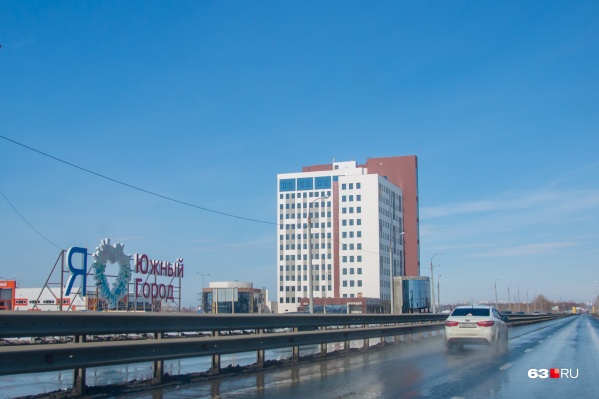 Сейчас жители Южного города, работая в Самаре, добираются до дома либо на личном авто, либо на межмуниципальных маршрутках Сейчас жители Южного города, работая в Самаре, добираются до дома либо на личном авто, либо на межмуниципальных маршрутках