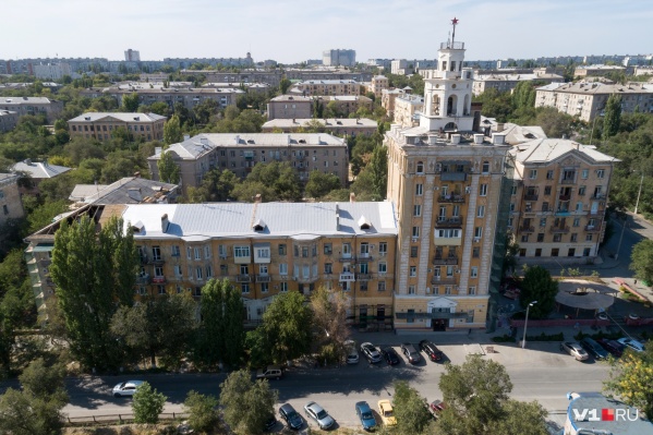 В этом году строительным бригадам предстоит поменять крышу и обновить фасад В этом году строительным бригадам предстоит поменять крышу и обновить фасад 