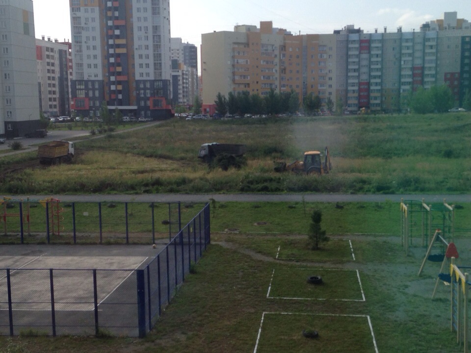 Площадку решили огородить, чтобы начать подготовку к строительству Площадку решили огородить, чтобы начать подготовку к строительству