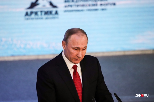 Путина спросили о последствиях взрыва в Нёноксе на пресс-конференции перед началом переговоров с президентом Франции Эммануэлем Макроном Путина спросили о последствиях взрыва в Нёноксе на пресс-конференции перед началом переговоров с президентом Франции Эммануэлем Макроном