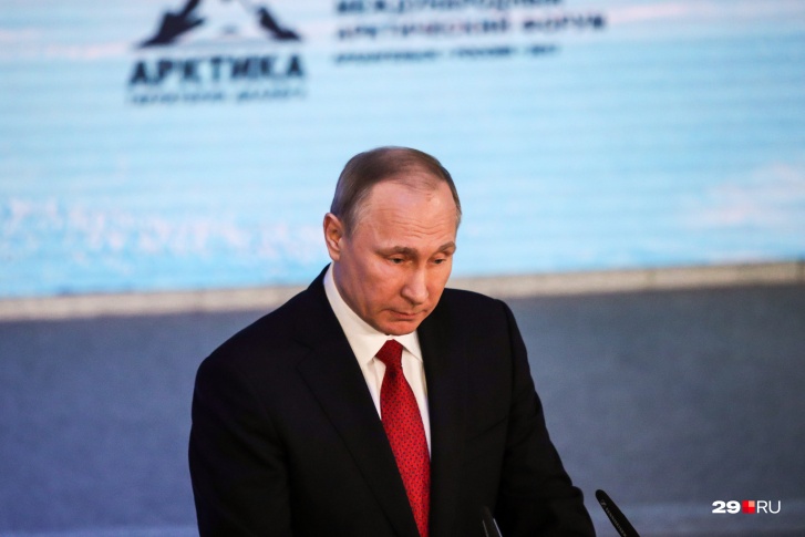Путина спросили о последствиях взрыва в Нёноксе на пресс-конференции перед началом переговоров с президентом Франции Эммануэлем Макроном Путина спросили о последствиях взрыва в Нёноксе на пресс-конференции перед началом переговоров с президентом Франции Эммануэлем Макроном