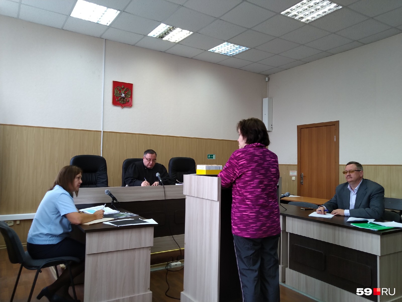Заместитель директора считает, что соблюдение всех пунктов регламента пропускного режима сильно затруднило бы работу школы Заместитель директора считает, что соблюдение всех пунктов регламента пропускного режима сильно затруднило бы работу школы
