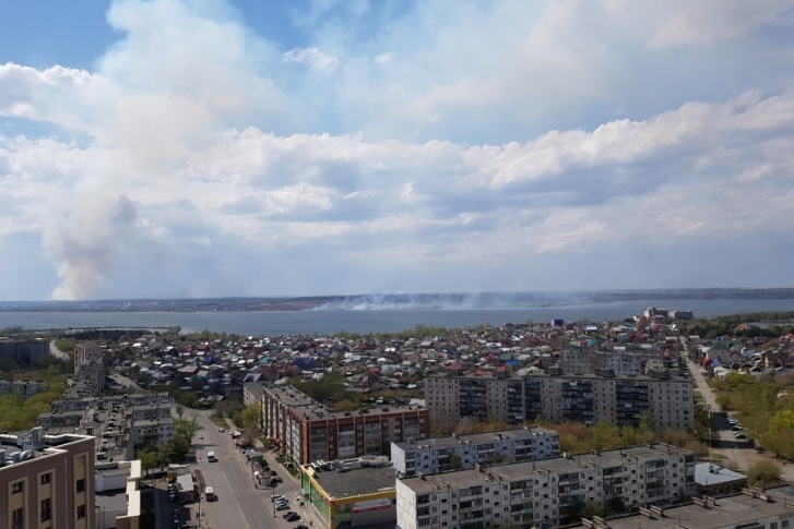 Сильный ветер несёт дым в Челябинск