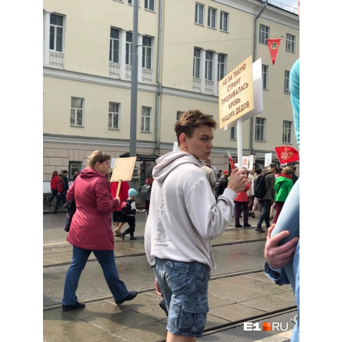 День Победы в режиме онлайн: праздник закончился фейерверком и пробками в центре Екатеринбурга