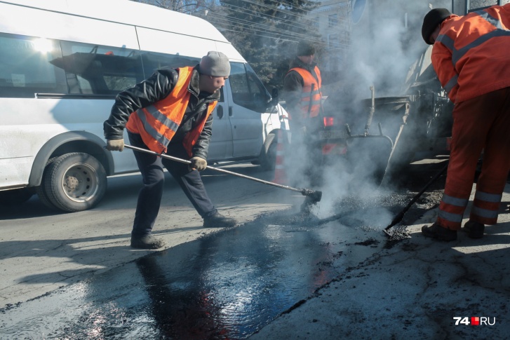 В этом году собираются отремонтировать 18 улиц. Правда, из-за срыва аукциона времени на работы осталось не так уж и много. Успеют ли? В этом году собираются отремонтировать 18 улиц. Правда, из-за срыва аукциона времени на работы осталось не так уж и много. Успеют ли?